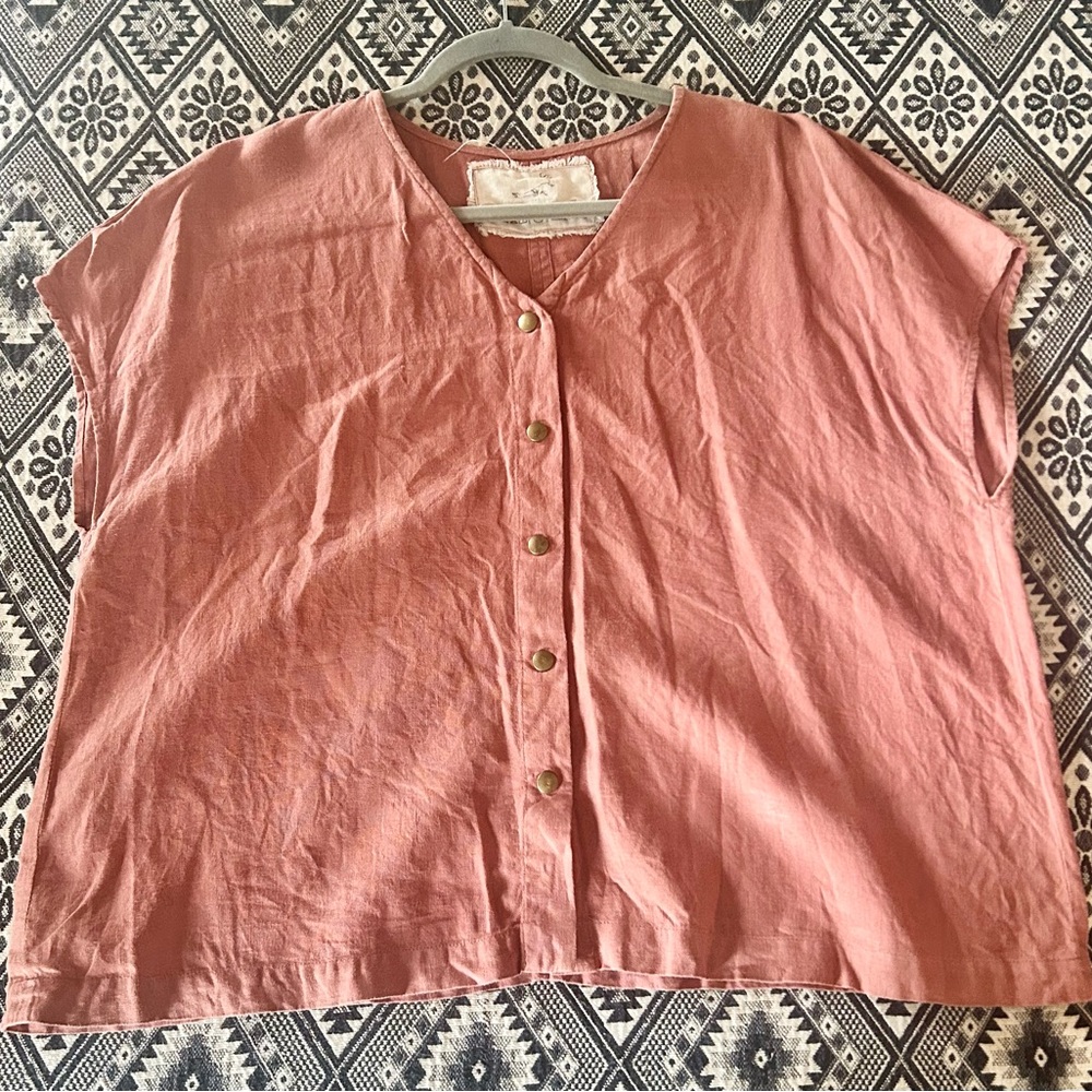 Not Perfect Linen Malta 2 snap front top in cinnamon rose, size XL
